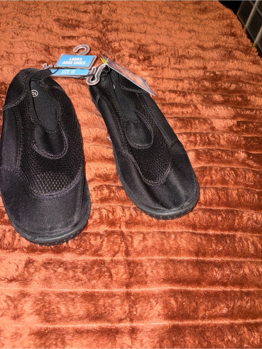 Black Slip-On Water Shoes with Cream Mesh Tote - Picture 6 of 7